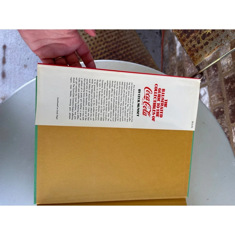 Illustrated Guide to Collectibles of Coca-Cola Cecil Munsey Hardcover 1972
